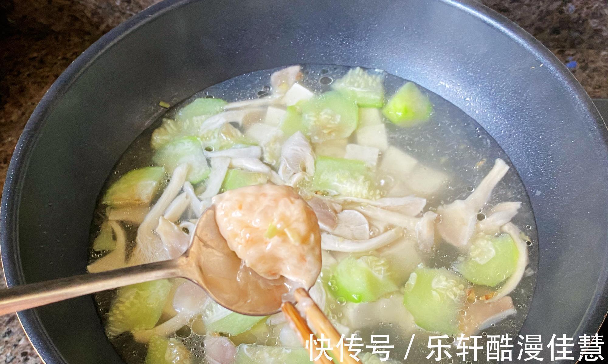 丝瓜|入秋后,给孩子多喝这道汤,简单好喝又营养,孩子长个正需要