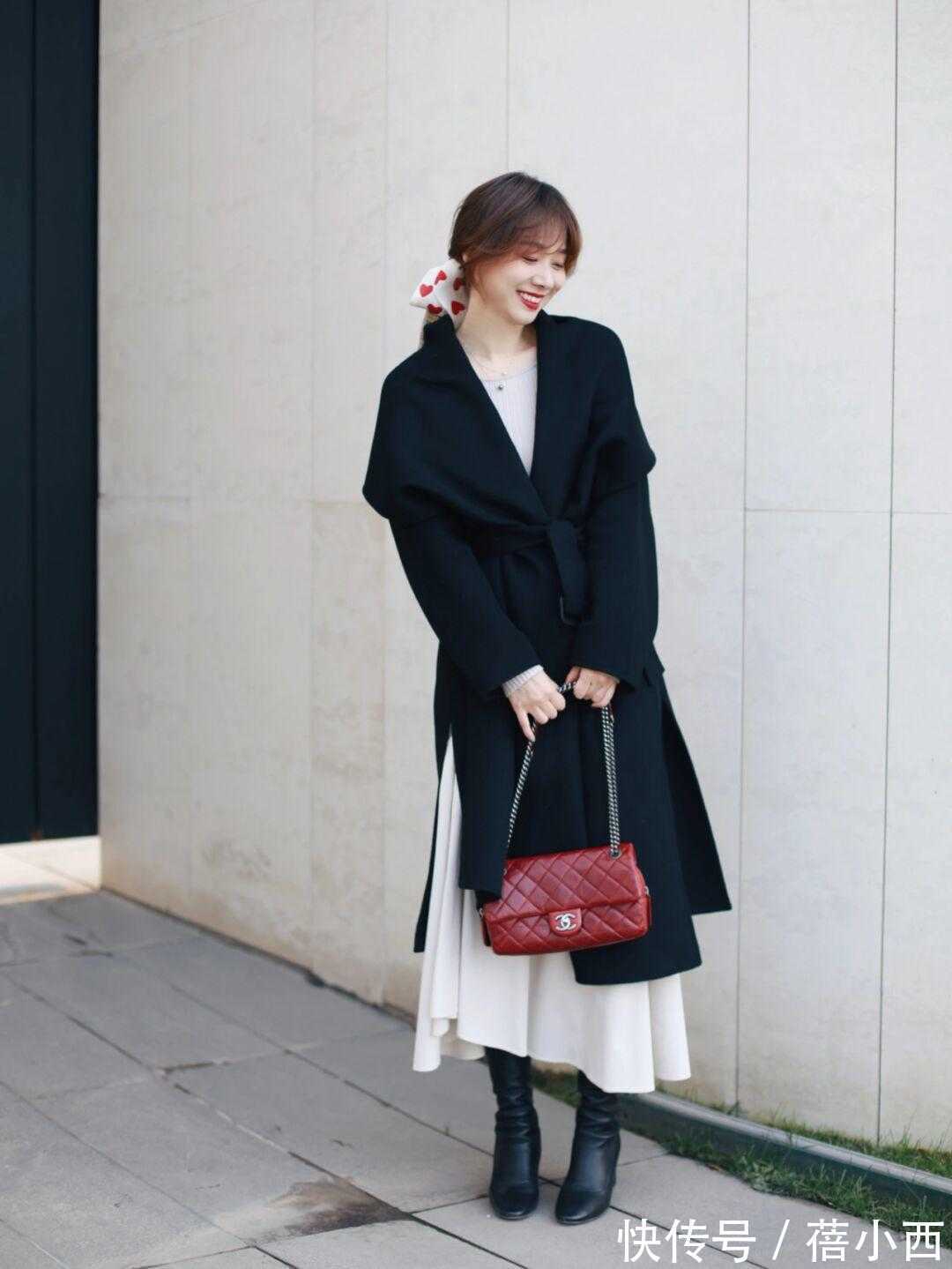 小白靴 马丁靴早已过时了!时髦的女人都穿这“3双”鞋子,显高还显气质