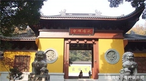 浙江古寺发现一口古井,考古队挖掘半个月后,挖出上百件四朝文物