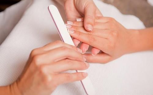 竖纹|指甲上有“竖纹”出现,是不是身体存在病症,大夫的回答让你明白