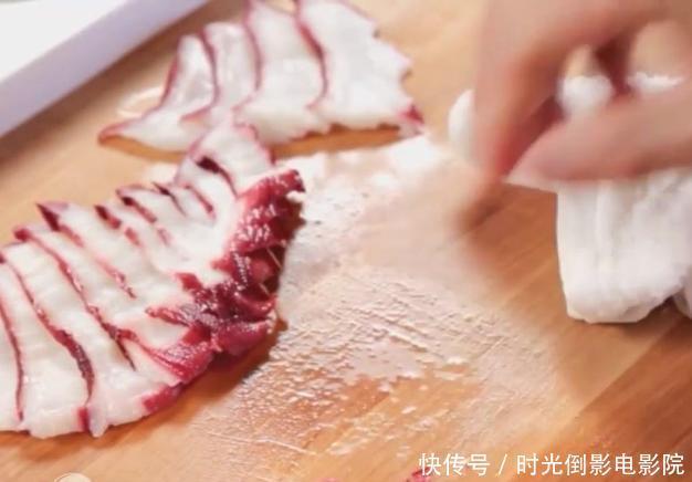 日本厨师料理“巨型”八爪鱼,刀工精湛没得说了,心疼八爪鱼一秒