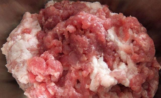 拌猪肉饺子馅时,加点“这种水”,饺子馅鲜嫩多汁,饺子更可口