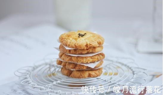核桃酥|咬一口酥掉渣的核桃桃酥,做法简单,新手也能做!