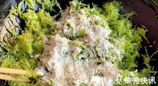 面包屑|冬天这样炸萝卜丸子，丸子不散乱，蓬松而酥脆，你也赶快试试吧！