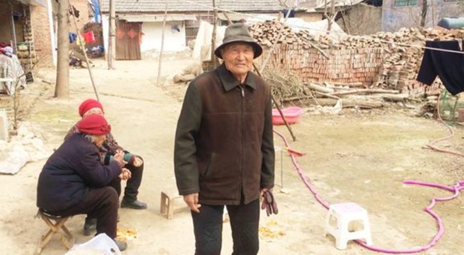 长寿|106岁老人又抽烟又喝酒还不运动,问到他的长寿秘诀,他这样说