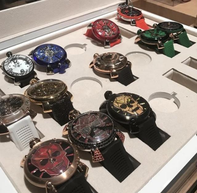 内马尔 内马尔曾日花百万买这个品牌手表,后来他还成为了代言人