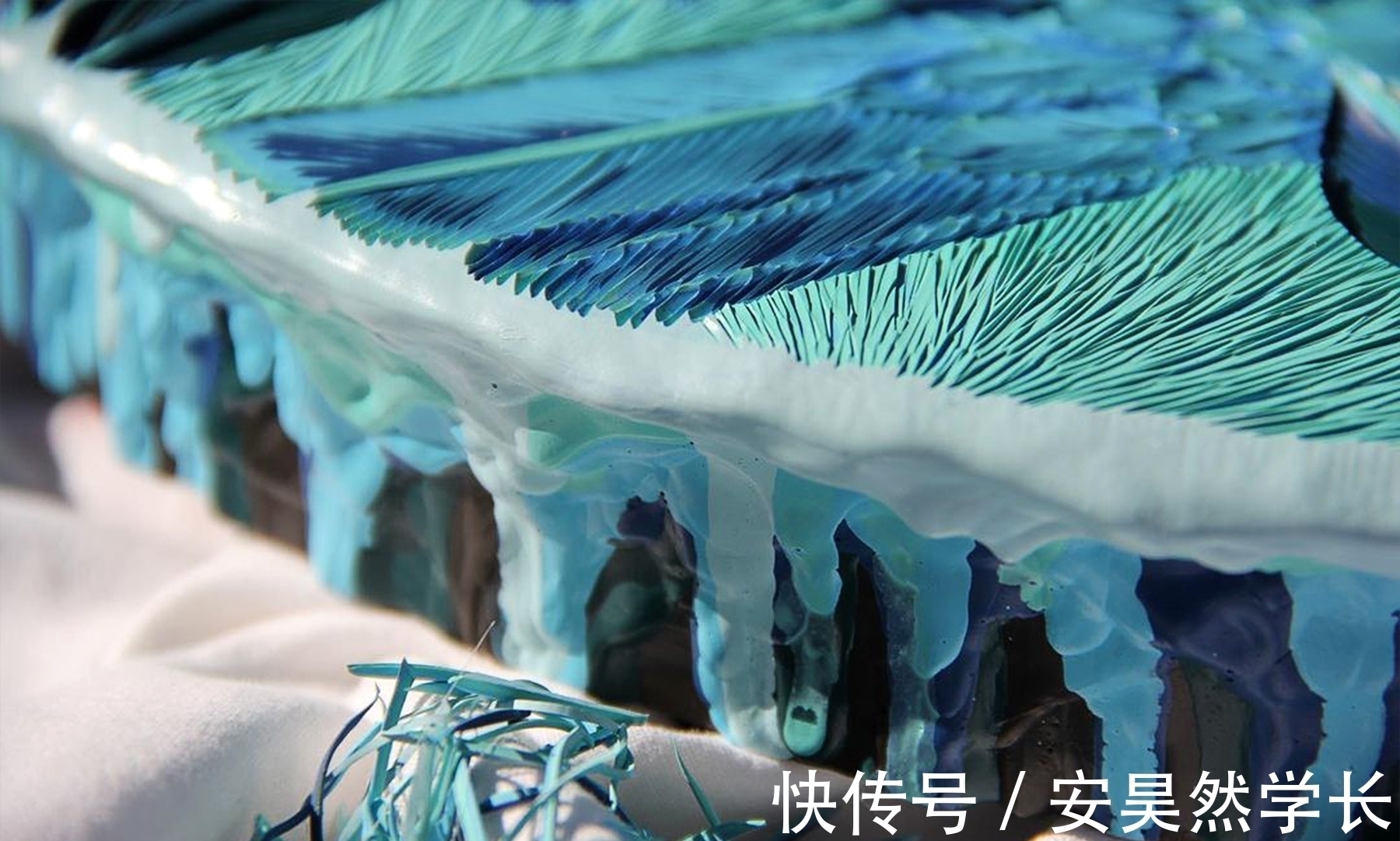 冲浪板@80层颜料之下的故事:时光雕刻者,与刀刃为伴的漆雕艺术家