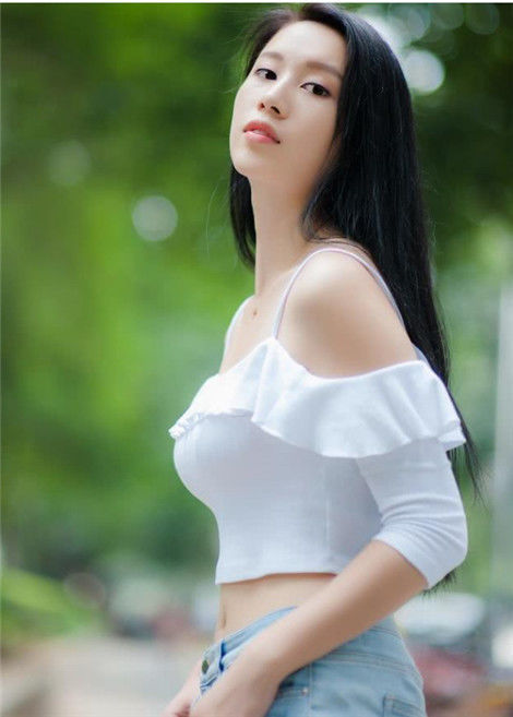裤子 小美女无袖上衣配白色裤子,色彩运用十分娴熟,让人惊艳!