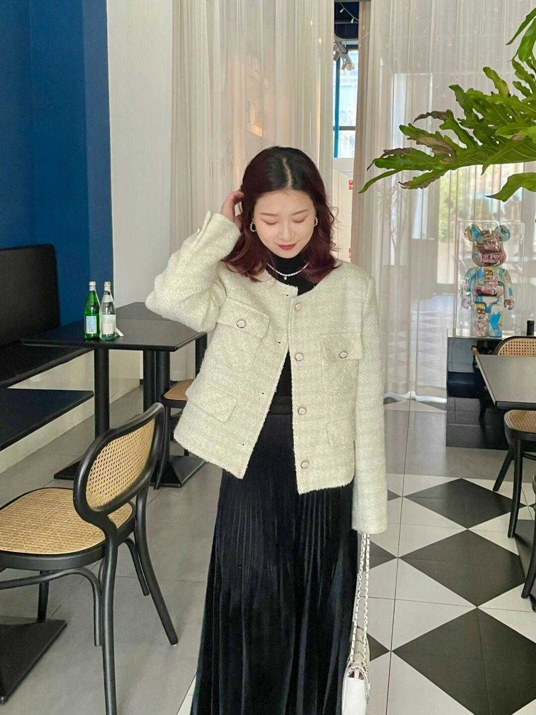 香风|日常穿搭技巧分享,高腰牛仔裤搭配小香风外套,让你美出新高度!