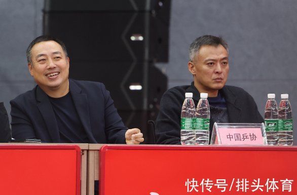 刘国梁|反差!刘国梁看决赛笑开怀,秦志戬坐旁边一脸严肃,愁到白了头