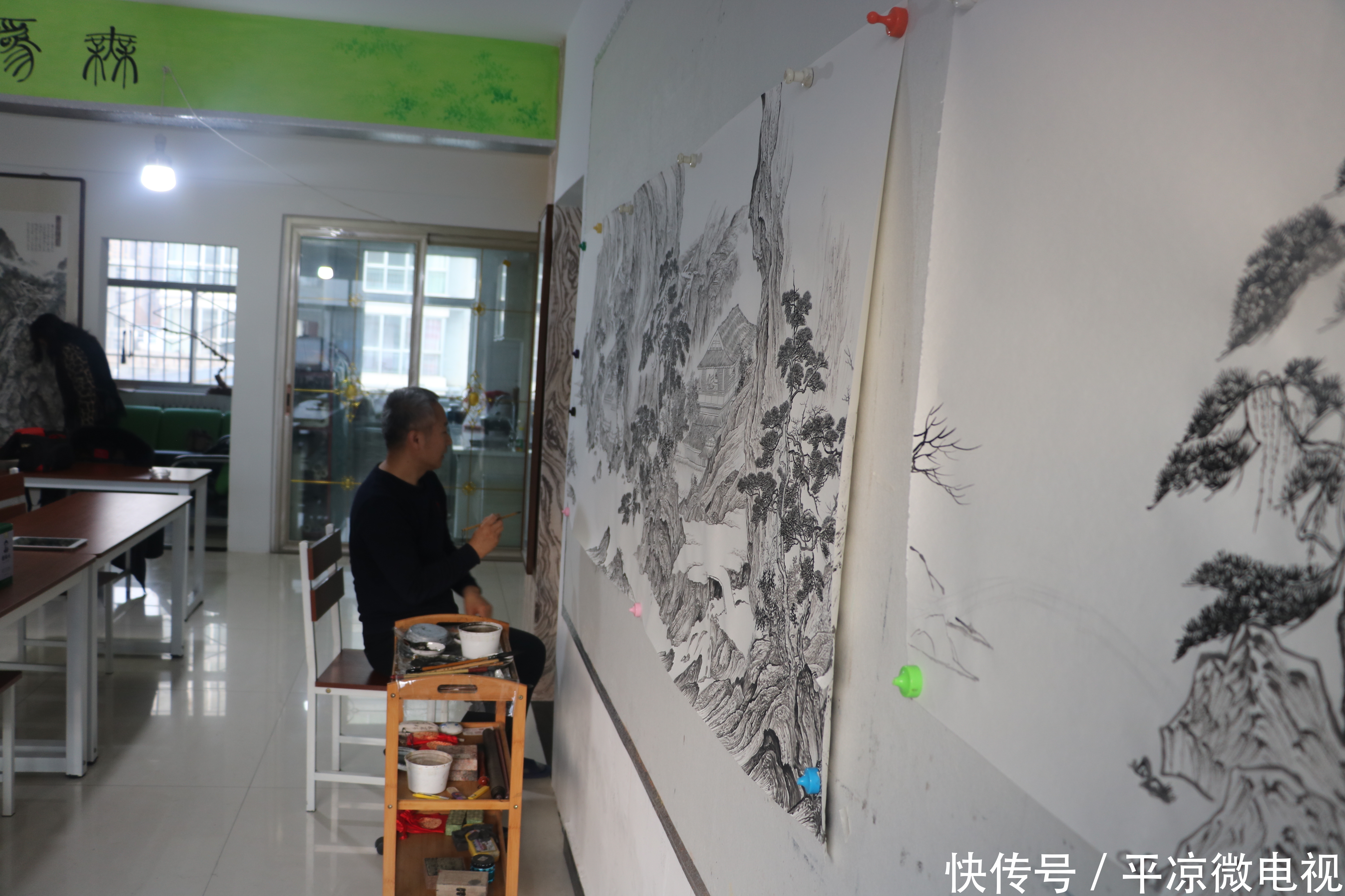 刘雪琴女士山水画深得陈泊清老师手授口传之下进步很快