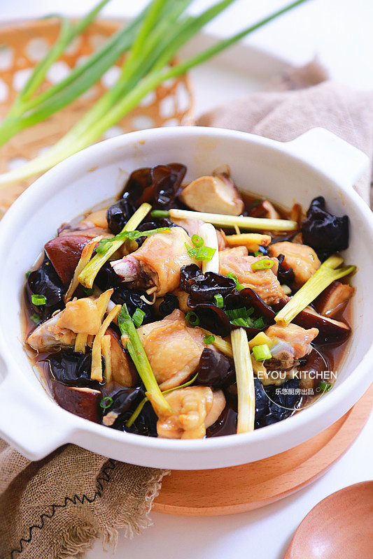 鸡肉和它们一起蒸,又鲜又嫩,不用闻油烟,简单好做,很适合夏天