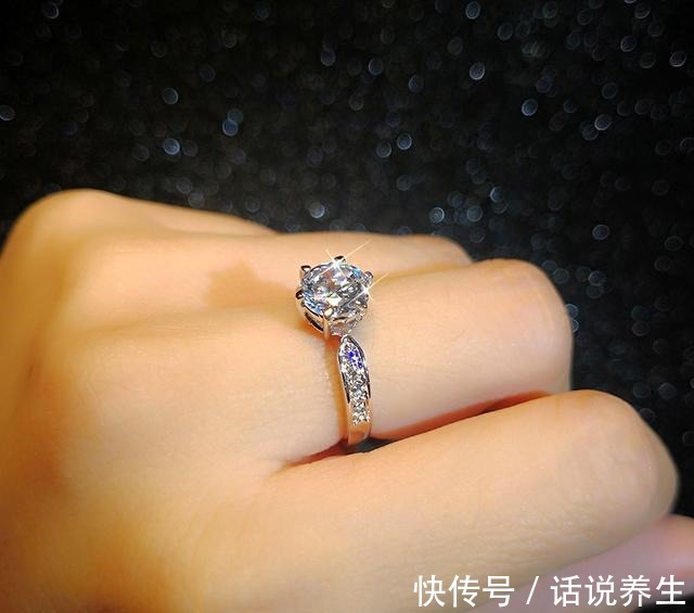 钻石$结婚钻戒如何挑选结合5个方面选择,看完还不会选就算我输!