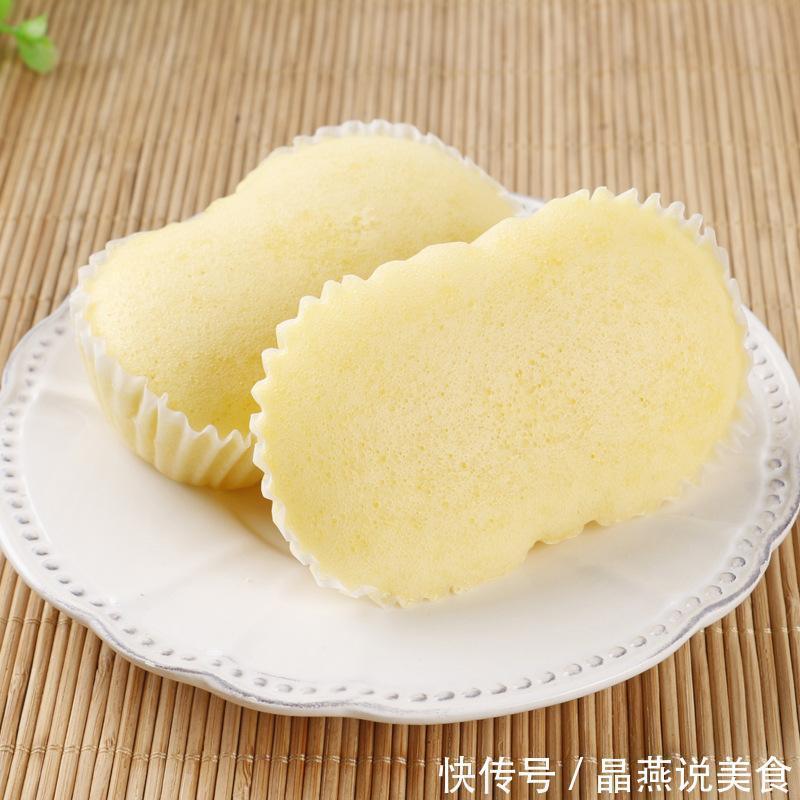 一盒酸奶，两个鸡蛋，锅里蒸一蒸，做香甜可口的蒸蛋糕，比发糕香