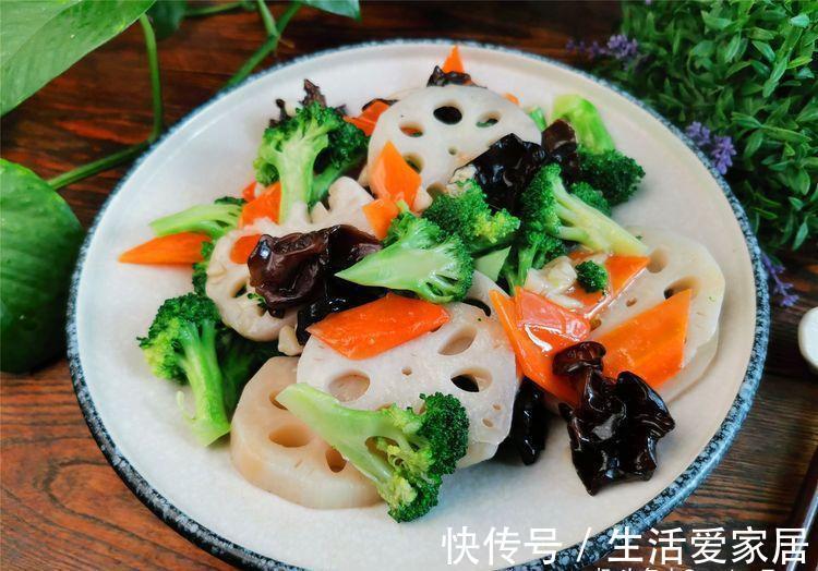 降秋燥，教你营养解馋的百合莲藕炒木耳，滋味鲜美又能润肺补水