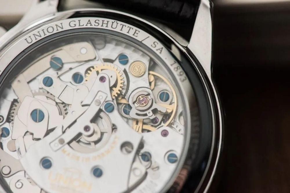 买过PP、朗格的他，多年后竟然被一只2万的手动计时打动了