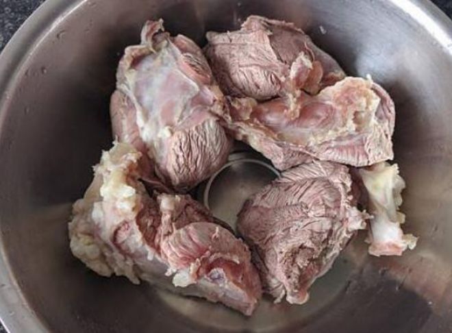 做酱牛肉不难,牢牢掌握好两个技巧,做出来酱香浓郁,不比买的差