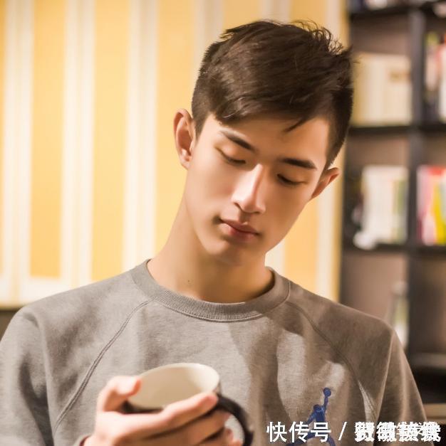 小飞机|发型还在“稍微剪短”吗试试这几种帅气剪法,清爽时尚显精神