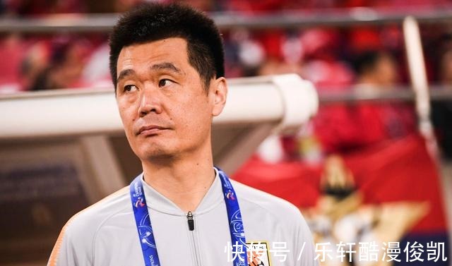 球员|郑智重返国足呼声高,李霄鹏已有行动,做球员还是做教练