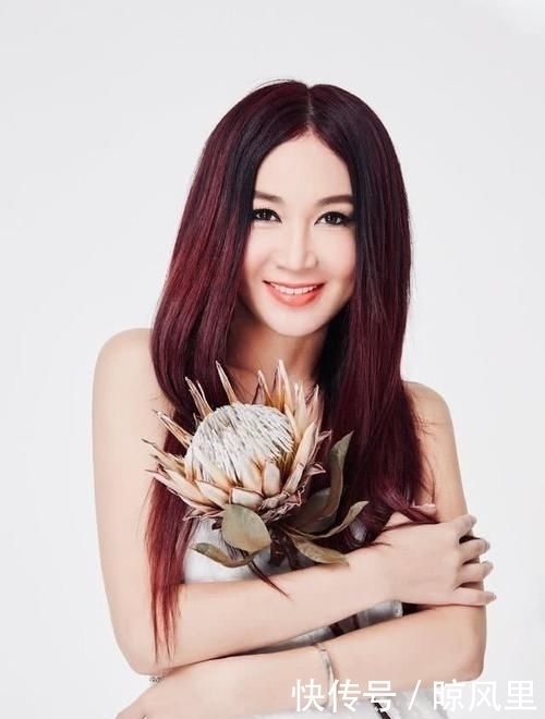 发型|奔三奔四的女人,最好少留这3种显老发型,多尝试另外3种减龄款