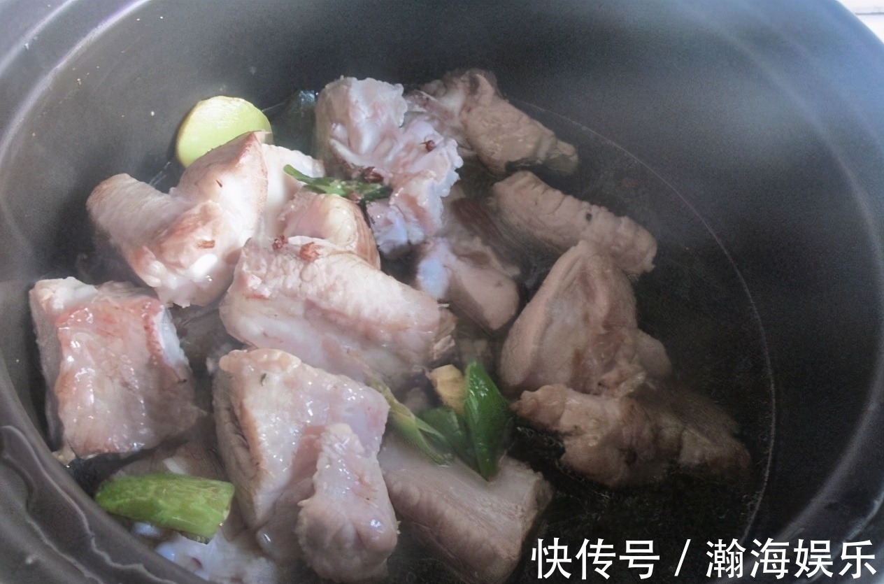 炖排骨，“3香”不能放，排骨才又鲜又嫩，入味没腥味，太香了