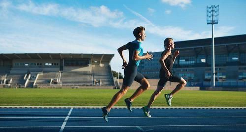 睡眠质量|跑步爱好者:晨跑和夜跑,哪一个更利于燃脂减肥?很多人还不了解