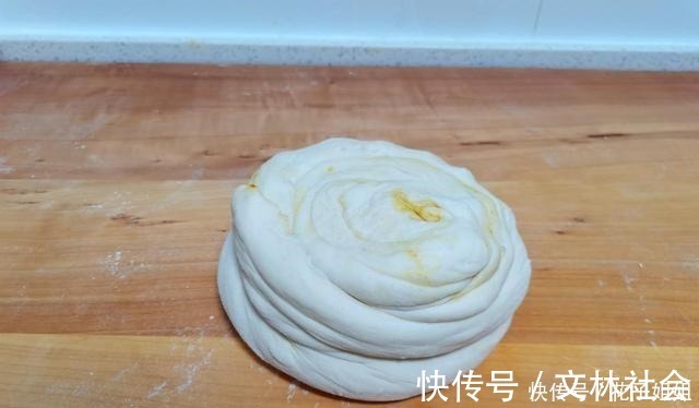 两口子周末这样吃午晚餐，不丰盛却舒心暖胃，网友简单的幸福