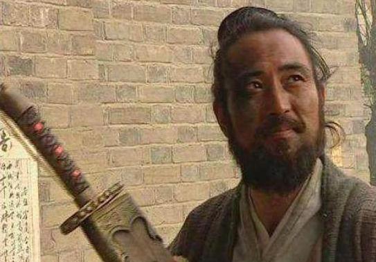 武松#水浒中锋利度第一的兵刃是哪个?斩将全是两段,杨志的刀只排第三