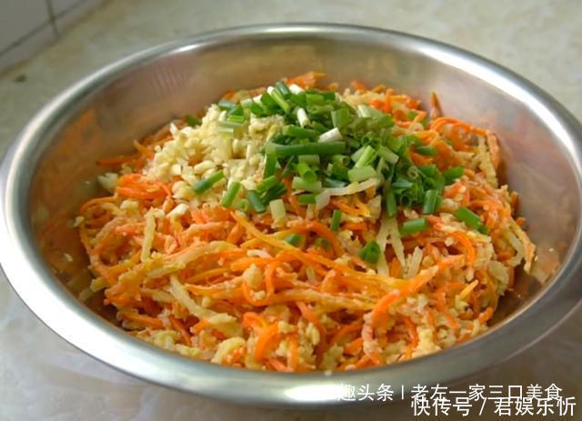  5根萝卜1个土豆，教你创意新吃法，不炒也不炖，既能当菜又当饭