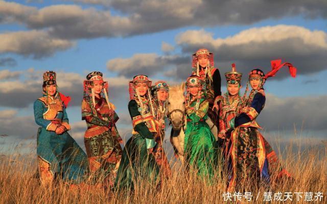 蒙古包|蒙古一家人都睡在蒙古包里，怎么洗澡上厕所当地女孩说出真相