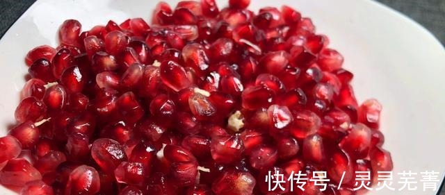 石榴籽|才知道,石榴上有一个小开关,勺子轻轻一敲,石榴籽自动马上脱落!