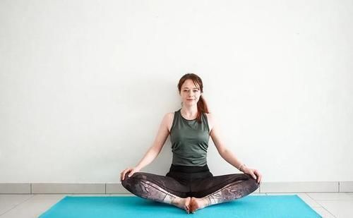 膝盖|练瑜伽,为什么建议女性多练开髋体式