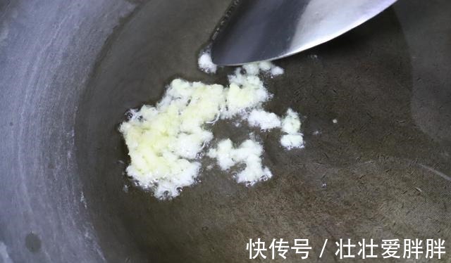 下饭|蒜香酱牛肉粒杏鲍菇,嚼劲十足,美味下饭!