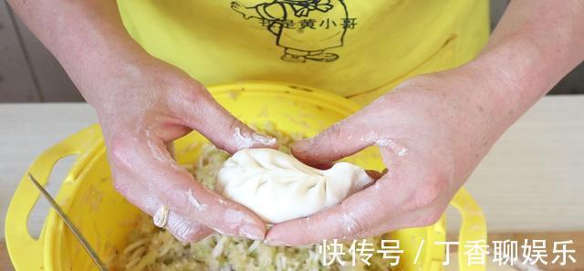 美味|饺子别再煮着吃，教你这样做，外皮金黄酥脆，馅料滑嫩流汁，美味
