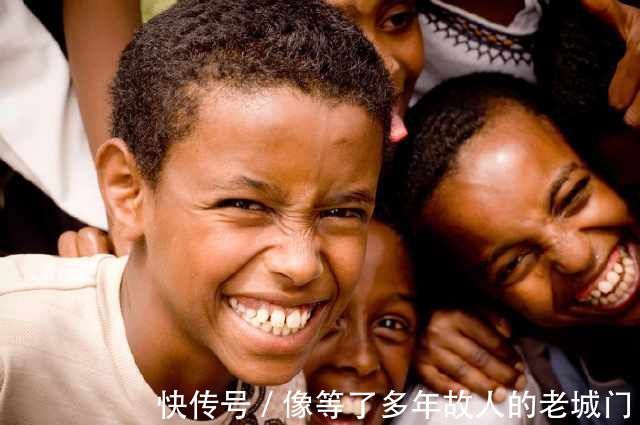 欢笑|日本研究发现：这个“动作”能让你更长寿，很多人却要“矜持”！