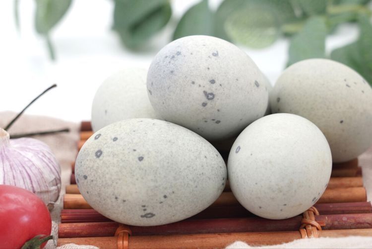 做凉拌皮蛋，3味调料是关键，记住正确做法，不腥不涩，鲜美好吃