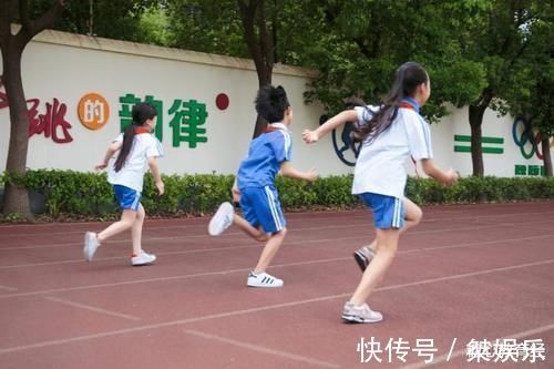 插图@学生课本涂鸦火了,美术老师乐开了花,语文老师:还是作业留得少