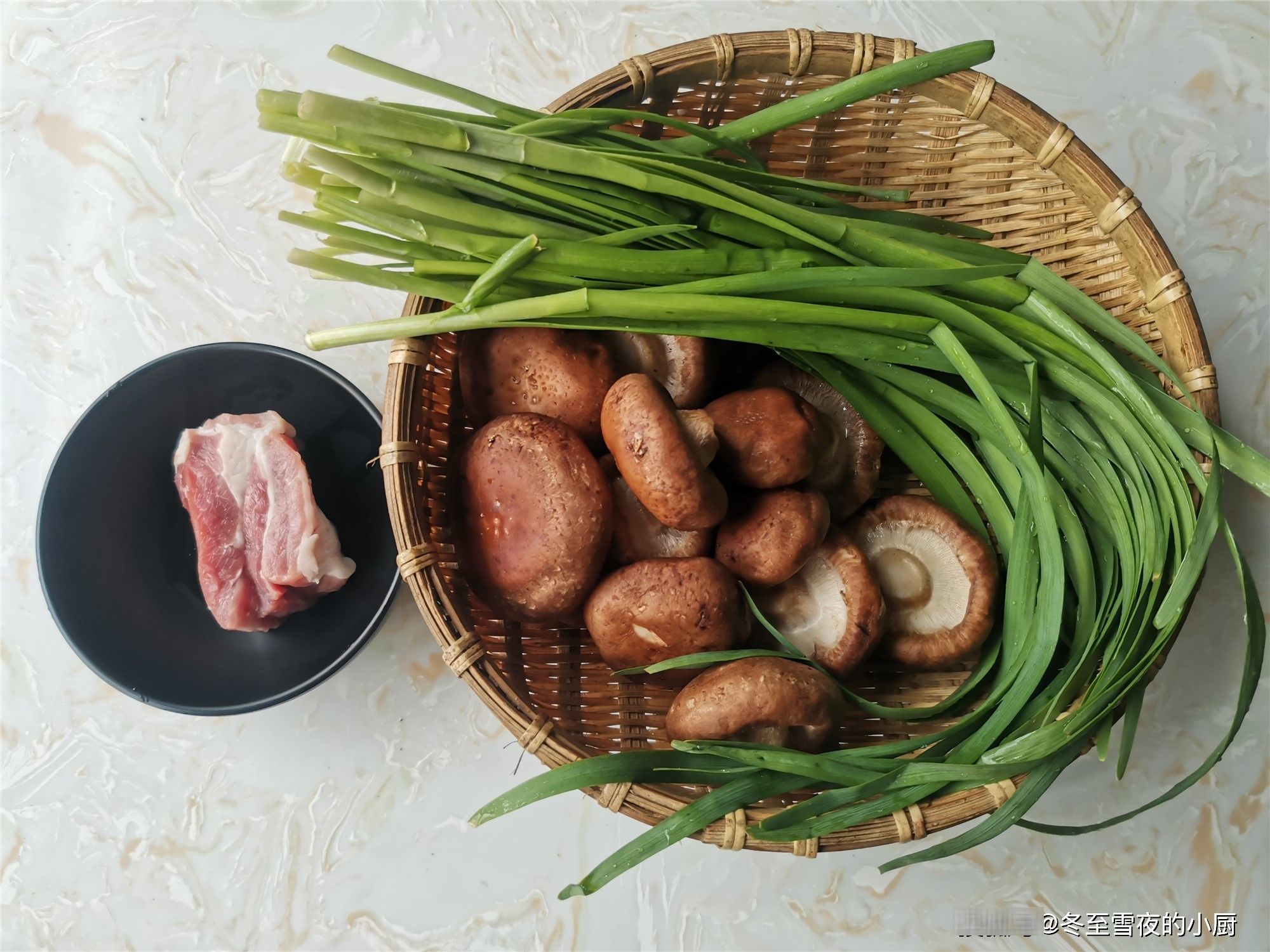 春季，香菇和这两种食材搭配做，增香增鲜，好吃下饭，全家都称赞