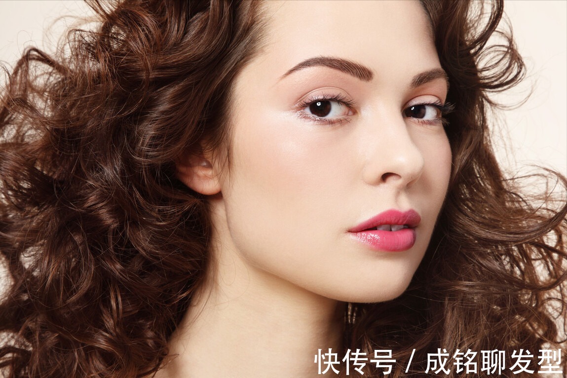理发师|烫了冷烫的头发干了就不卷,为什么洗发后卷又出来?是没烫好吗?