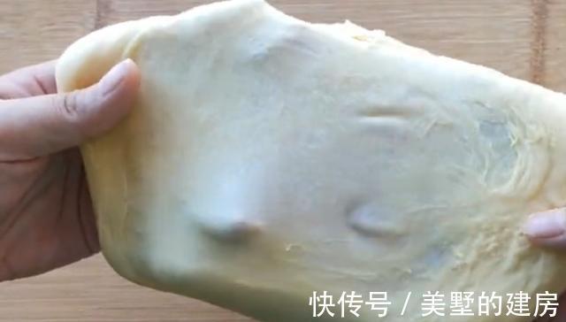 保鲜膜|面包这样做,口感细腻,气孔均匀,入口绵软香甜,真的是非常好吃
