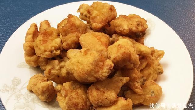 清洗干净|老阿姨在家做椒盐鸡块，教你学会这个小技巧，真是美味