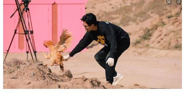 鄧超狼狽模樣全曝光！發(fā)文怒喊：這樣的節(jié)目我不會(huì)再錄了