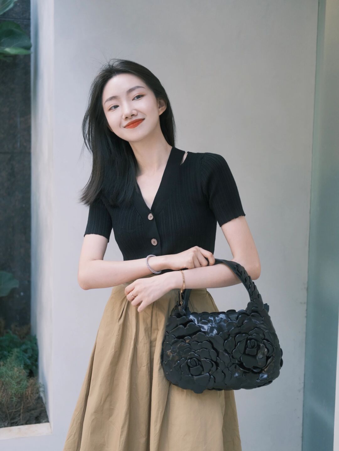 搭配|夏季,如何穿出气质女神范,针织衫搭配半身裙简约高级,清爽干练