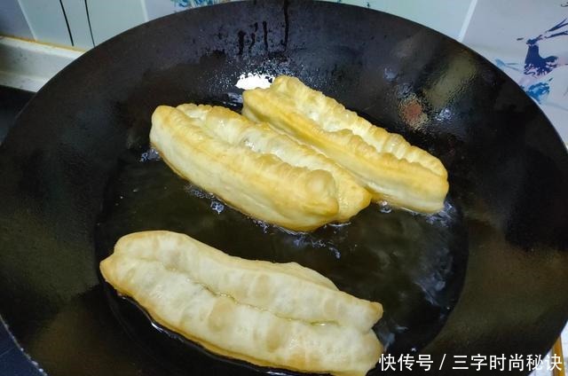 正确|炸油条,用酵母粉就错了,教你正确配方比例,蓬松酥脆、越吃越香