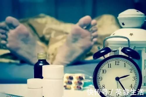 人数|我国失眠人数已达到2亿，还在晚餐吃这3类食物的人，别怪睡不好