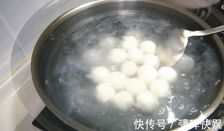 盆子|花生里放勺黑芝麻，酒店一碗38，在家做只花6元，香甜软糯好吃