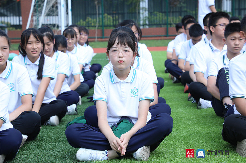 海信|浓浓尊师意 款款爱师情！海信学校这场教师节仪式感拉满