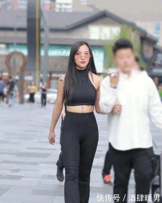 完美状态 精致时髦的打底裤搭配出魅力优雅的质感,体现完美状态,舒适十足!