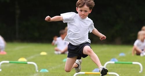 李蕾|三胞胎个子都矮小!医生:这食物比泡面还伤脾,难怪积食不长个