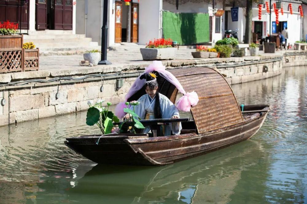 中央|天堂中央，与长颈鹿共进早餐？神仙待遇，太妙不可言！?